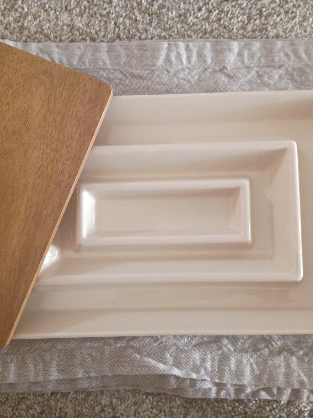 Gibson Elite 3-Section Stoneware Serving Tray with Acacia Wood Lid